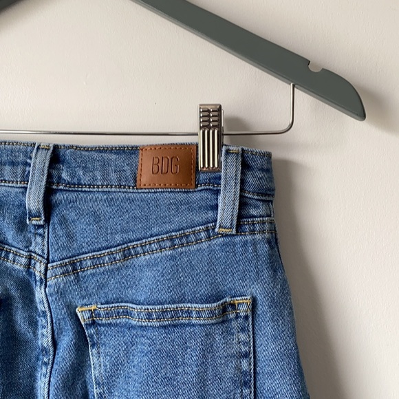 BDG High Rise Girlfriend High Rise Jeans Medium Wash Jeans - Picture 4 of 6